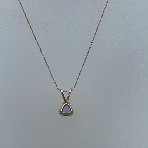 14kt Yellow Gold Tanzanite Triangle pendant and necklace - Picture 10 of 14